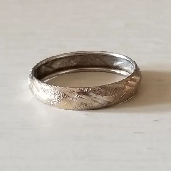 10K White Gold Band Ring